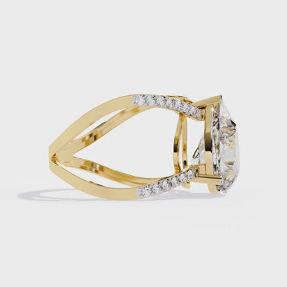 Bague poire en diamant Golden Dawn